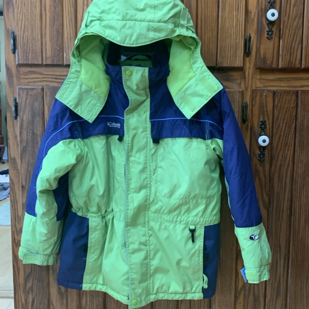 Columbia Boys winter jacket with removable hood Size (14-16) green and blue